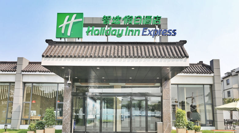 <b>Holiday Inn Express Suzhou Zhouzhuang Lobby</b>. Images powered by <a href="https://www.leonardoworldwide.com/" title="Leonardo Worldwide" target="_blank">Leonardo</a>.