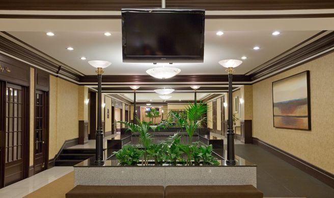 Armon Plaza Montreal Airport Exterior