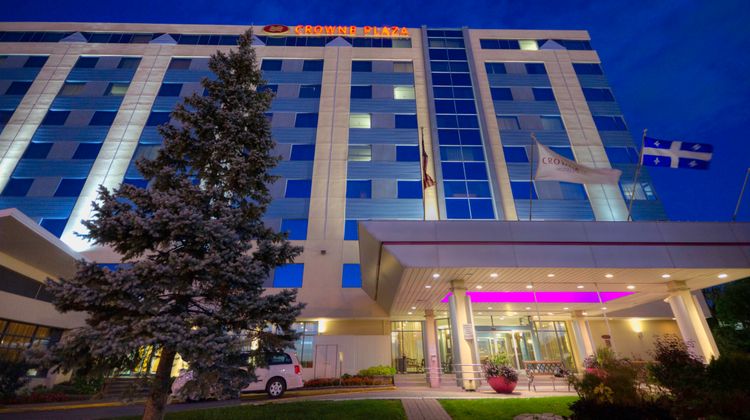 Armon Plaza Montreal Airport Exterior