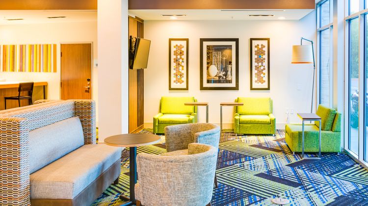 Holiday Inn Express/Suites Russellville Lobby