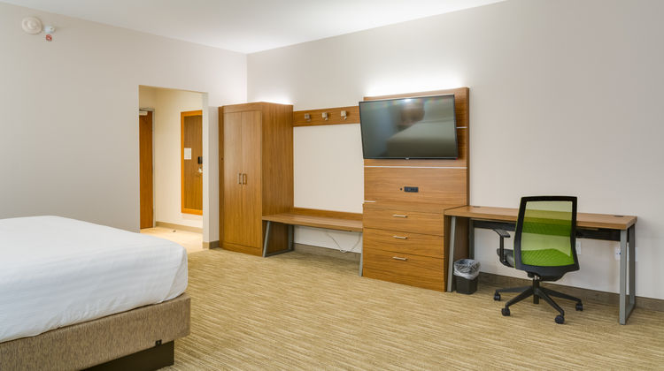 Holiday Inn Express/Suites Russellville Room