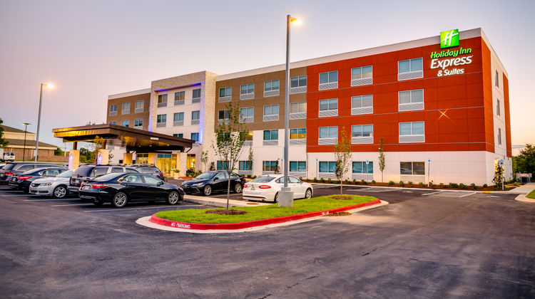 Holiday Inn Express/Suites Russellville Exterior