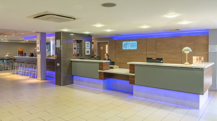 Holiday Inn Express Kettering Lobby