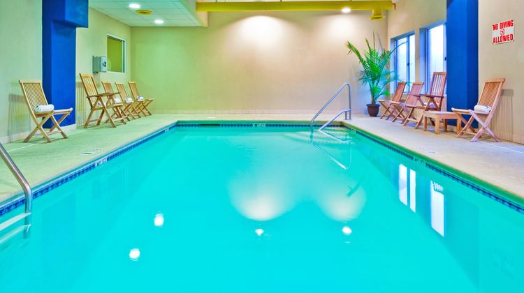 Holiday Inn Express Hotel & Suites Pool