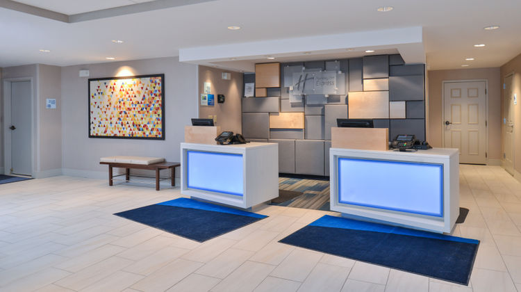 Holiday Inn Express Rochester Lobby