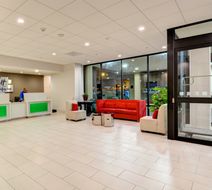 Holiday Inn Salem Lobby