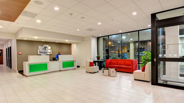 Holiday Inn Salem Lobby
