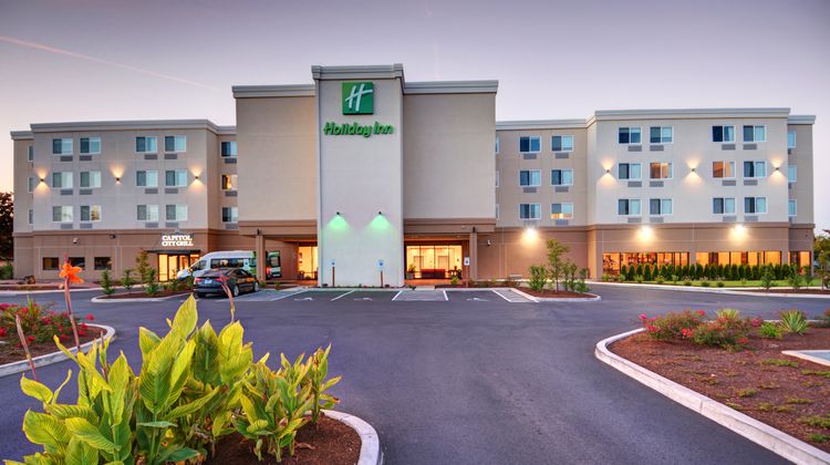 Holiday Inn Salem Exterior