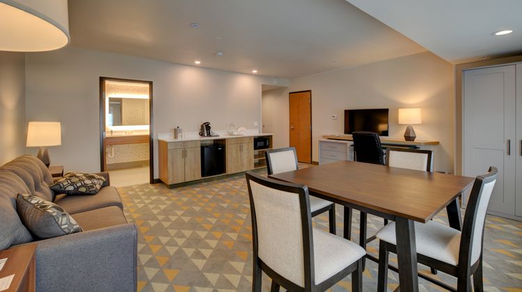 Holiday Inn Salem Suite
