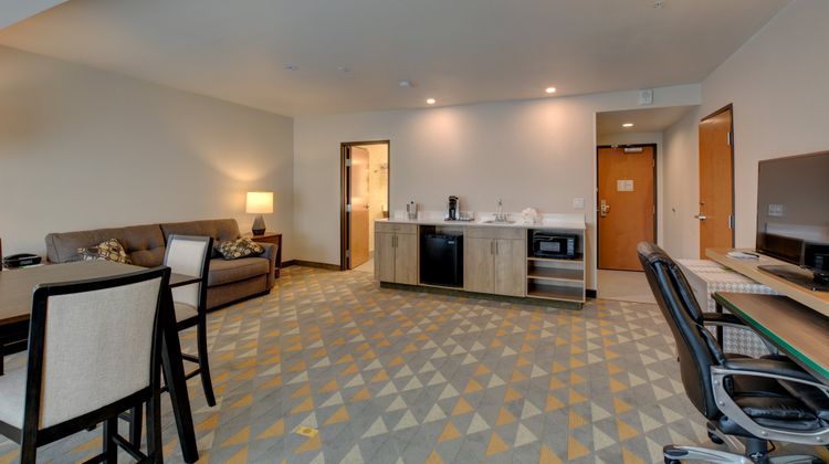 Holiday Inn Salem Suite