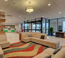 Holiday Inn Salem Lobby