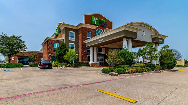 Holiday Inn Express Fort Worth I-35 Exterior
