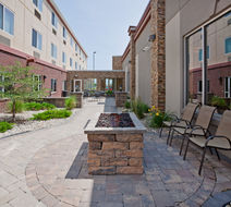 Holiday Inn Express & Suites Exterior