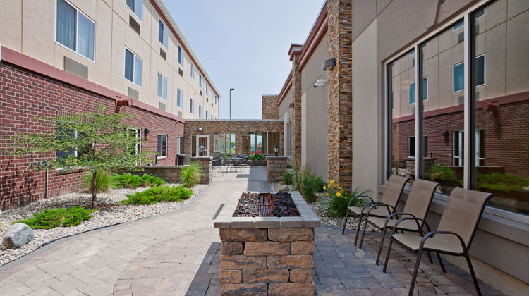 Holiday Inn Express & Suites Exterior