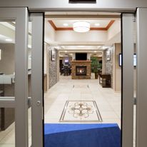 Holiday Inn Express & Suites