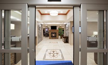 Holiday Inn Express & Suites
