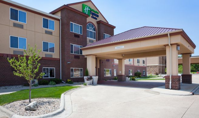 Holiday Inn Express & Suites Exterior