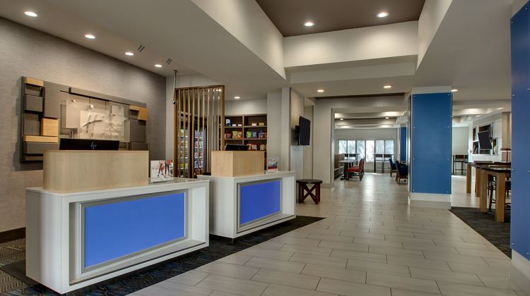 Holiday Inn Express Hotel & Suites Lobby