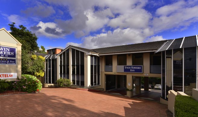 Twin Towers Inn Exterior
