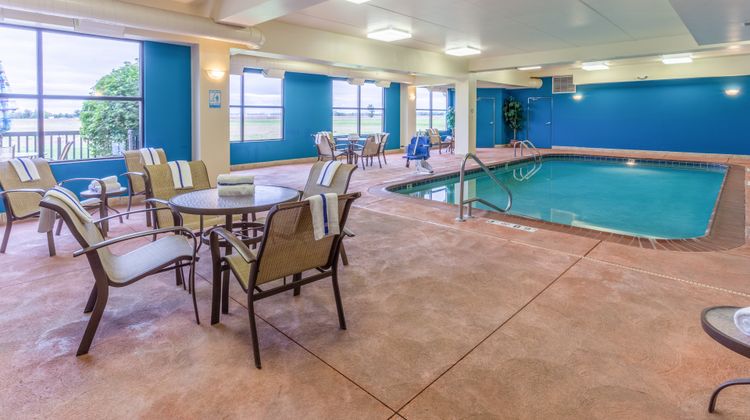 Holiday Inn Express Suites Pool