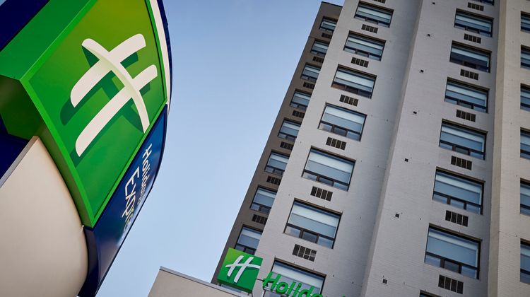 Holiday Inn Express Windsor Waterfront Exterior
