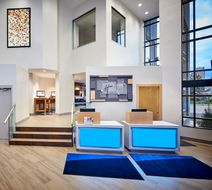 Holiday Inn Express Windsor Waterfront Lobby