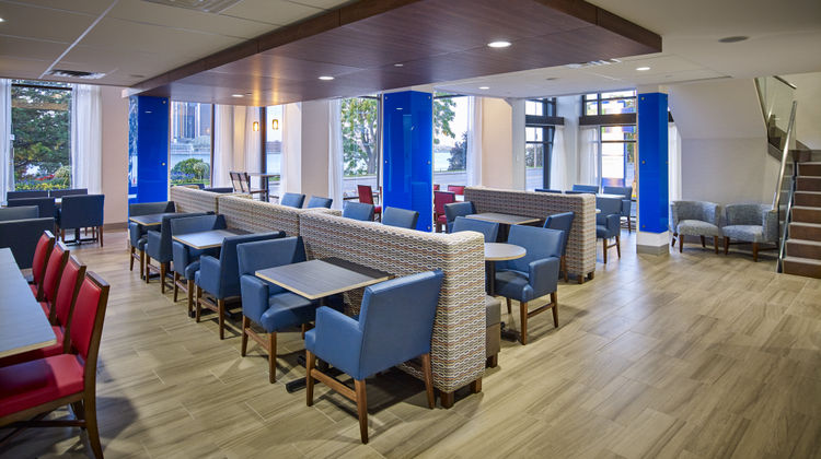 Holiday Inn Express Windsor Waterfront Restaurant
