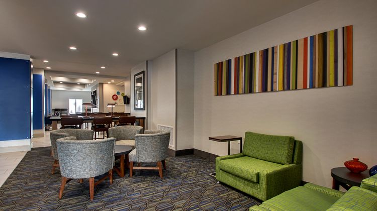Holiday Inn Express Hotel & Suites Lobby