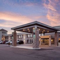 Holiday Inn Express Hotel & Suites