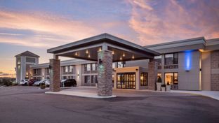 Holiday Inn Express Hotel & Suites