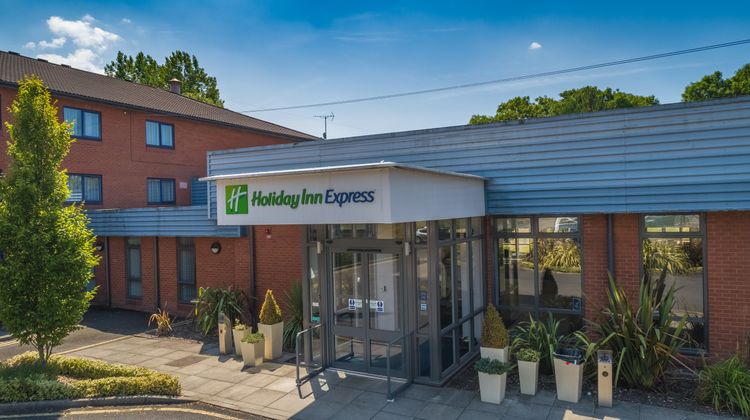Holiday Inn Express Preston South Exterior
