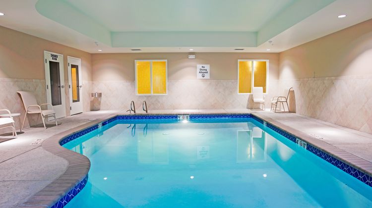 Holiday Inn Express Hotel & Suites Pool