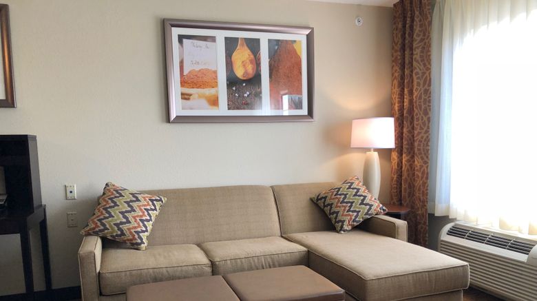 <b>Staybridge Suites Grand Rapids Airport Room</b>. Images powered by <a href="https://www.leonardoworldwide.com/" title="Leonardo Worldwide" target="_blank">Leonardo</a>.