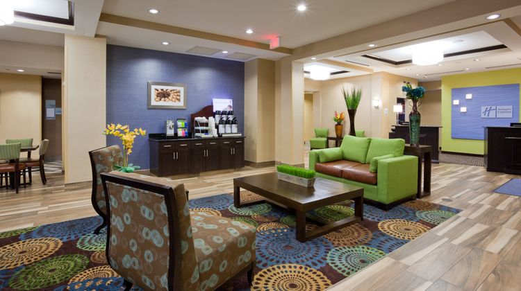 Holiday Inn Express Hotel & Suites Lobby