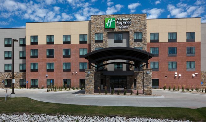 Holiday Inn Express Hotel & Suites Exterior