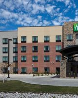 Holiday Inn Express Hotel & Suites