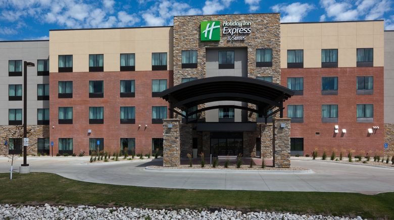 Holiday Inn Express Suites Fort Dodge Exterior. Images powered by <a href="https://www.leonardoworldwide.com" target="_blank" rel="noopener">Leonardo</a>.