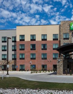Holiday Inn Express Suites Fort Dodge
