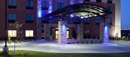 Holiday Inn Express Hotel & Suites Exterior