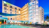 Holiday Inn Express & Suites Nassau Exterior
