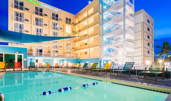 Holiday Inn Express & Suites Nassau Exterior