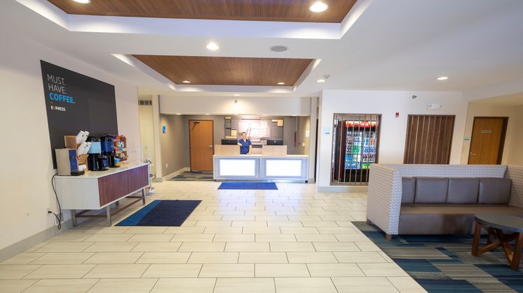 Holiday Inn Express Hotel & Suites Lobby