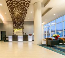 Holiday Inn Hotel & Suites Downtown Lobby