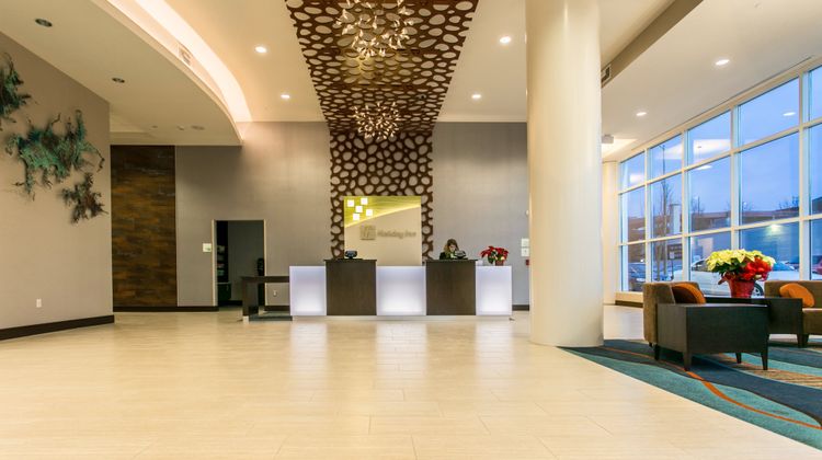 Holiday Inn Hotel & Suites Downtown Lobby