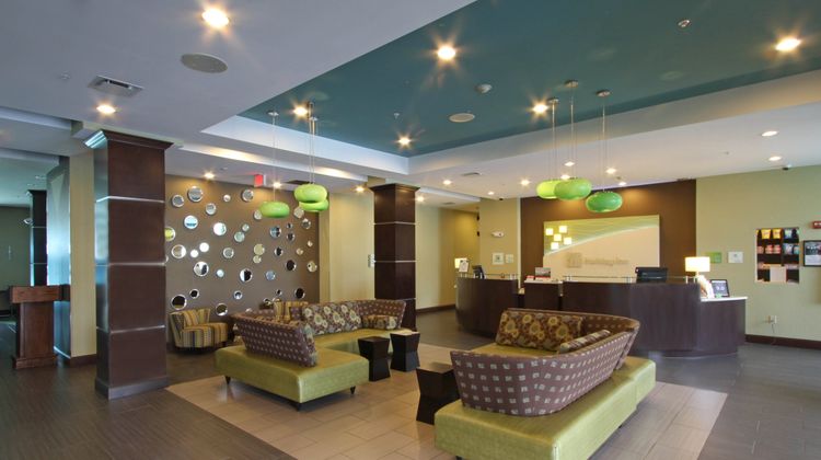 Holiday Inn Christiansburg Lobby