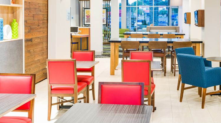 Holiday Inn Express/Suites Russellville Restaurant