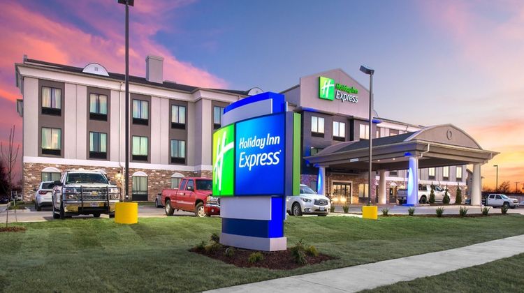 Holiday Inn Express Hutchinson Exterior