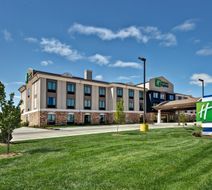 Holiday Inn Express Hutchinson Exterior