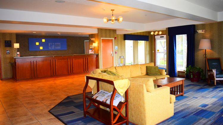 Holiday Inn Express Lobby