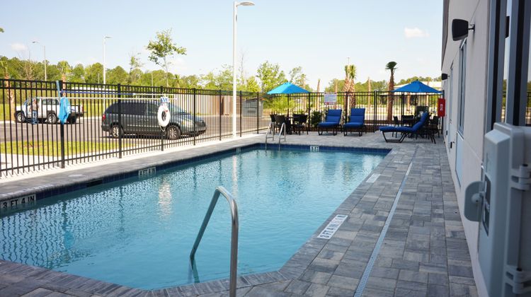 Holiday Inn Express & Suites W-I295 &I10 Pool